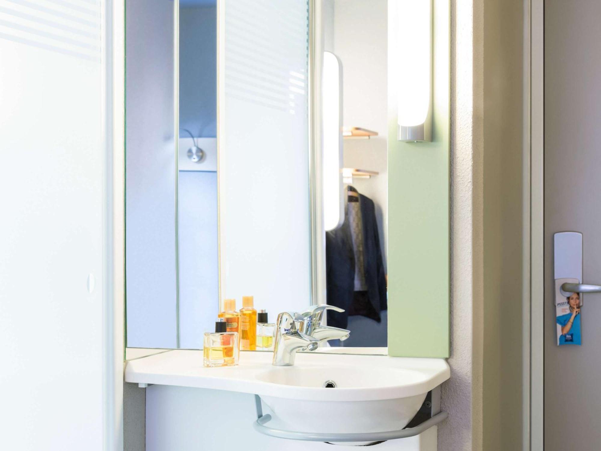 Hotel Ibis Budget Zurich Airport 2*