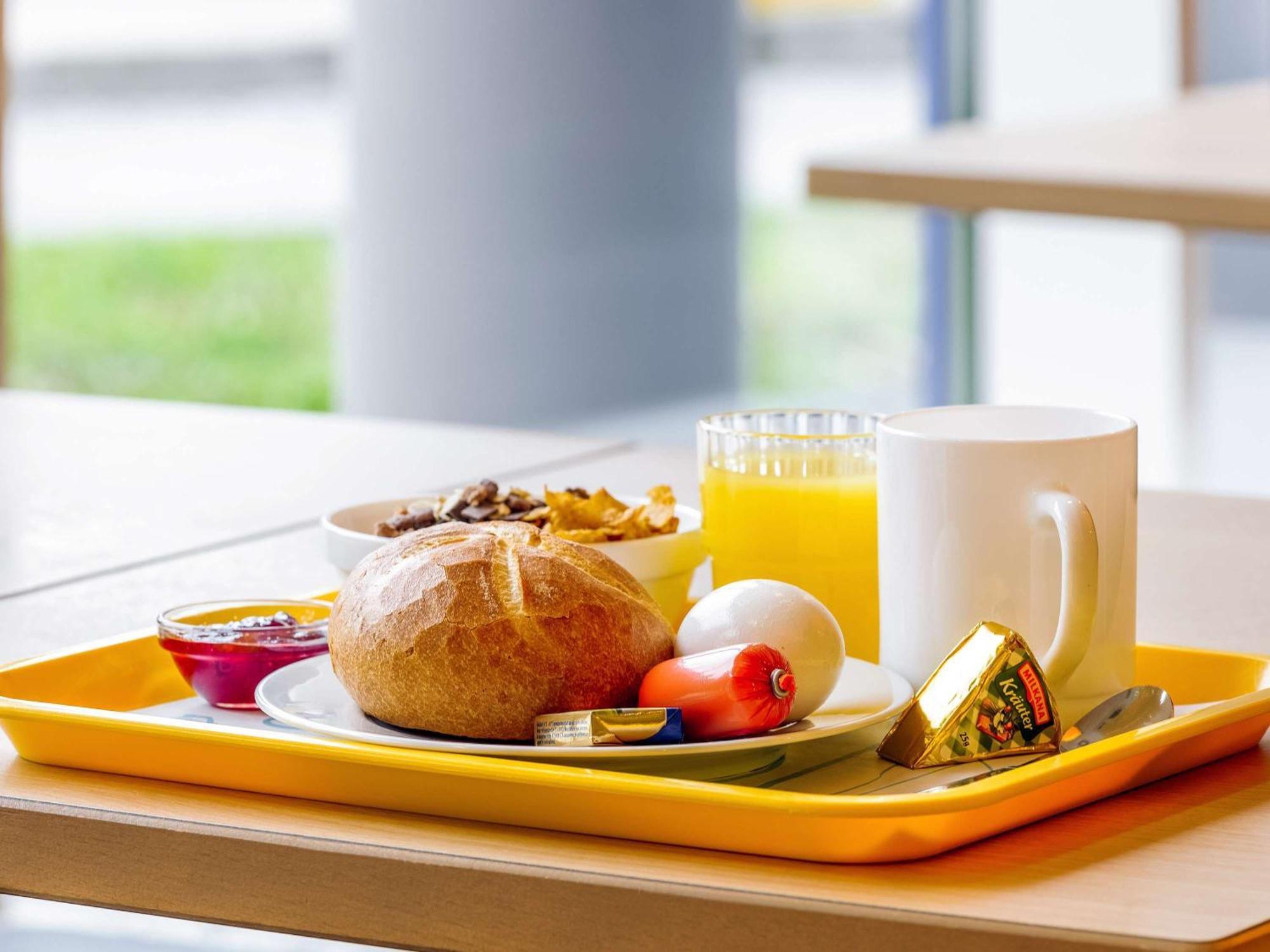 Ibis Budget Zurich Airport 2*